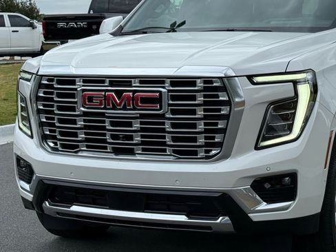 Used 2025 GMC Yukon Denali w/ Denali Reserve Package AWD/4WD image 9
