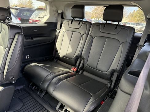 Used 2023 Jeep Grand Cherokee L Limited w/ Luxury Tech Group II image 14