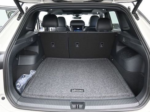 New 2026 Volkswagen Tiguan SE R-Line image 12