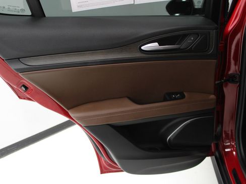 Used 2019 Alfa Romeo Stelvio Ti image 32