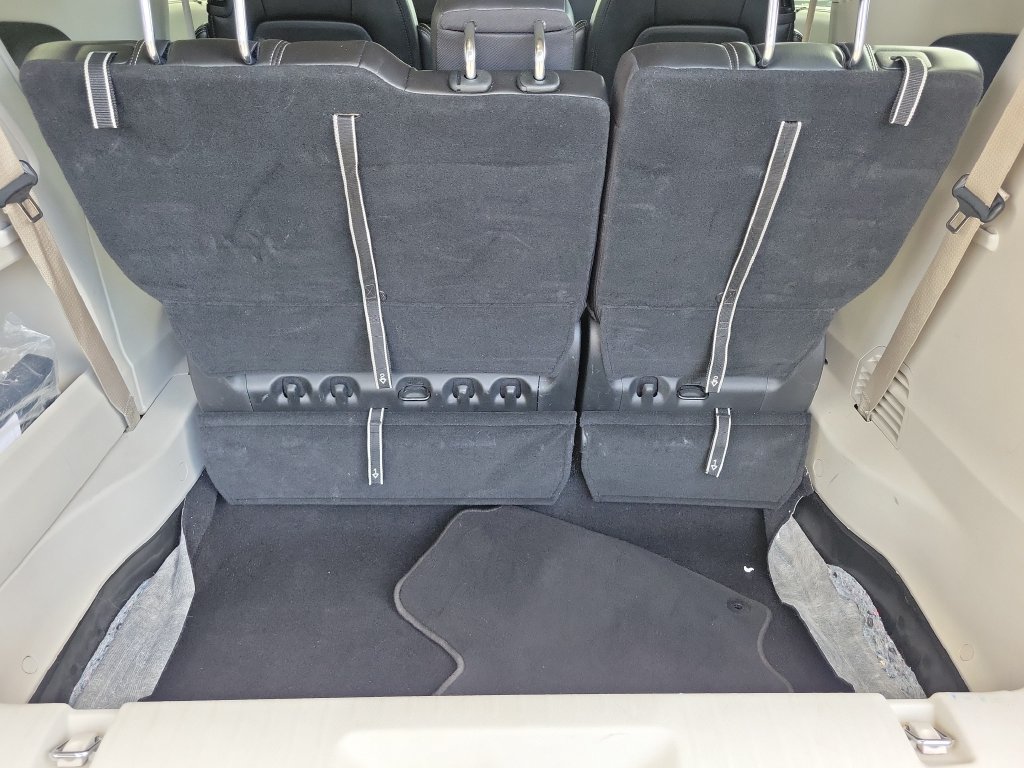 Used 2024 Chrysler Pacifica Touring-L FWD image 11