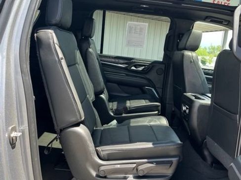 Used 2022 GMC Yukon XL Denali w/ Denali Premium Package AWD/4WD image 30