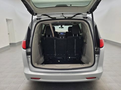 Used 2022 Chrysler Voyager LX FWD image 29