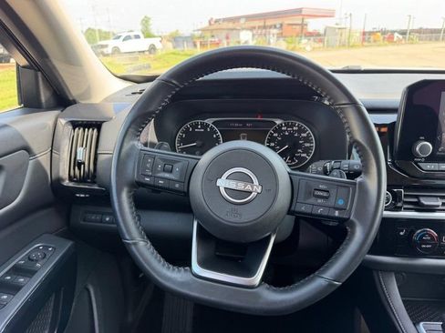 Used 2024 Nissan Pathfinder SV AWD/4WD image 11