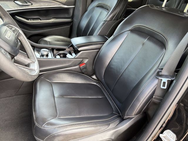 Used 2023 Jeep Grand Cherokee Limited w/ Black Appearance Package AWD/4WD image 33