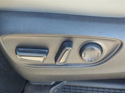 Used 2025 Toyota Sienna XLE w/ XLE Plus Package FWD image 9