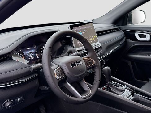 New 2026 Jeep Compass Latitude image 4