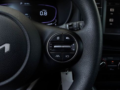 Used 2025 Kia Soul LX w/ LX Technology Package FWD image 32