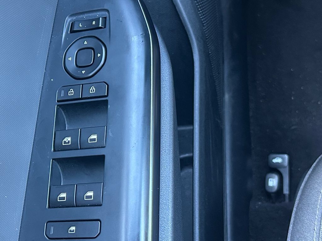 Used 2025 Kia K4 FWD image 22