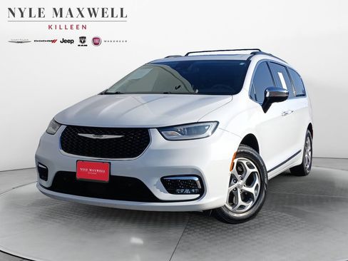 Used 2023 Chrysler Pacifica Limited w/ Uconnect Theater Family Group AWD/4WD image 1