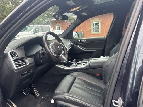Used 2022 BMW X5 xDrive40i w/ M Sport Package image 9