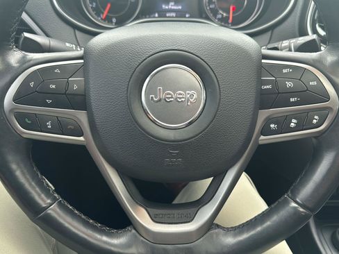 Used 2019 Jeep Cherokee Limited w/ Luxury Group AWD/4WD image 12