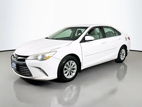 Used 2015 Toyota Camry LE FWD image 4