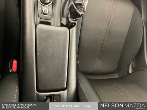Used 2018 MAZDA MX-5 Miata Club RWD image 30
