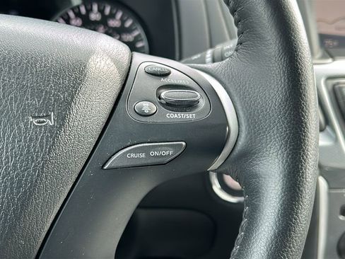 Used 2019 Nissan Pathfinder SL image 14