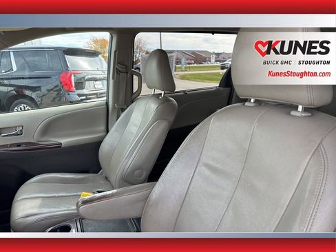 Used 2012 Toyota Sienna XLE image 20