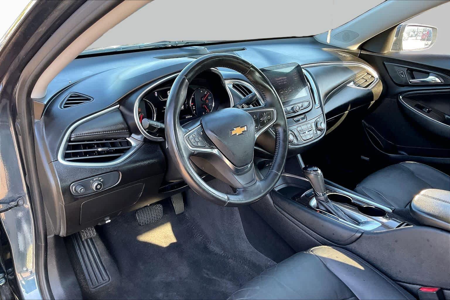 Used 2020 Chevrolet Malibu Premier FWD image 14