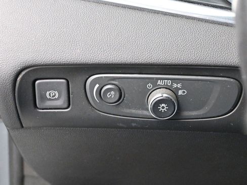 Used 2021 Buick Enclave Essence w/ Sound and Sites Package image 24