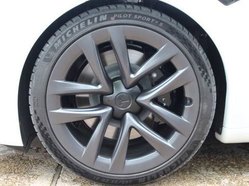 Used 2021 Tesla Model S Plaid image 9