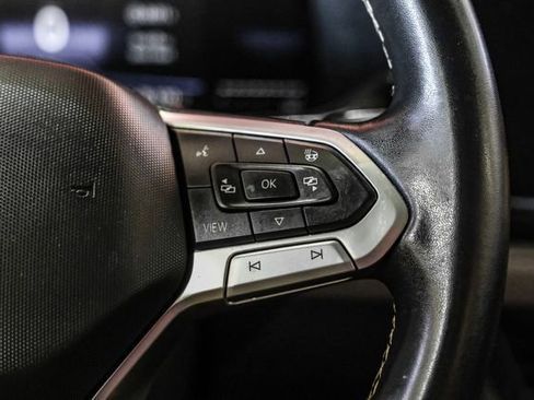 Used 2023 Volkswagen Taos SE w/ Panoramic Sunroof Package image 16