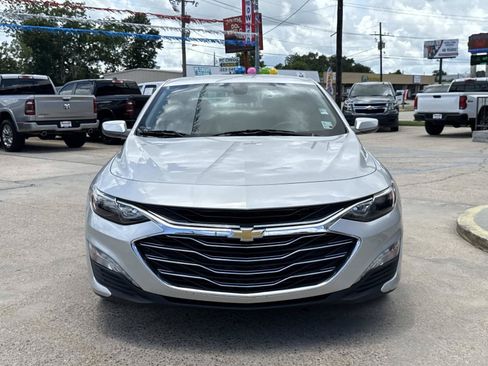 Used 2022 Chevrolet Malibu LT FWD image 2