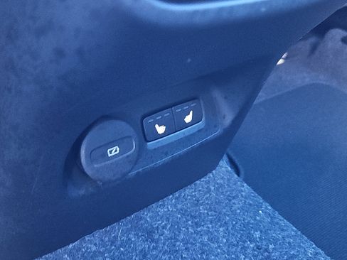 Used 2025 Volvo XC40 B5 Plus w/ Protection Package Premier image 15