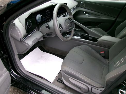 Used 2024 Hyundai Elantra SEL w/ Convenience Package image 14