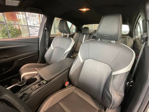 Used 2025 Toyota Camry SE FWD image 10