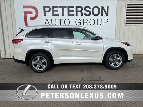 Used 2017 Toyota Highlander AWD V6 image 2