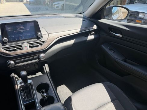 Used 2025 Nissan Altima 2.5 SV image 35