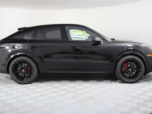 New 2026 Porsche Cayenne S AWD/4WD image 8