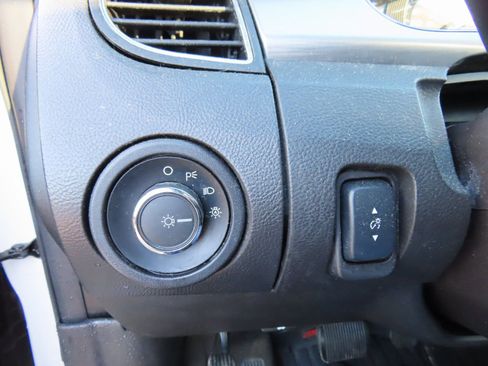 Used 2015 Ford Taurus SEL w/ Equipment Group 201A image 12