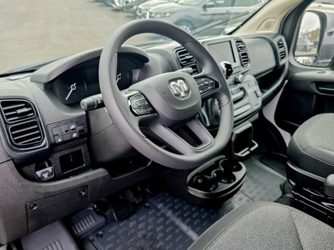 Used 2025 RAM ProMaster 2500 w/ Convenience Group image 7