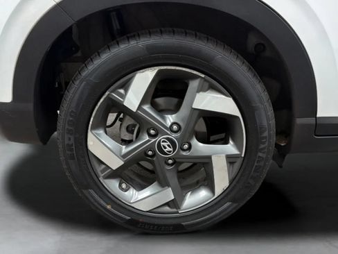 Used 2025 Hyundai Venue SEL FWD image 23