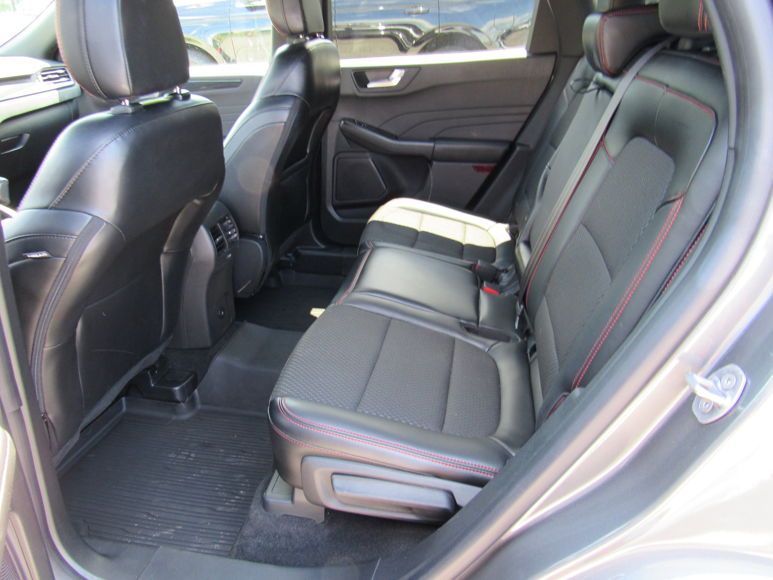 Used 2024 Ford Escape ST-Line w/ Tech Pack #1 AWD/4WD image 26