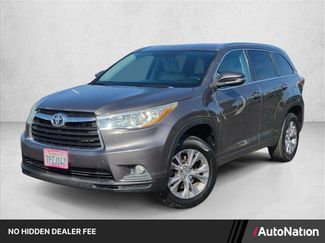 Used 2015 Toyota Highlander XLE FWD video 1