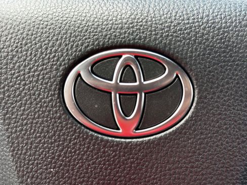 Used 2025 Toyota Camry XLE FWD image 24