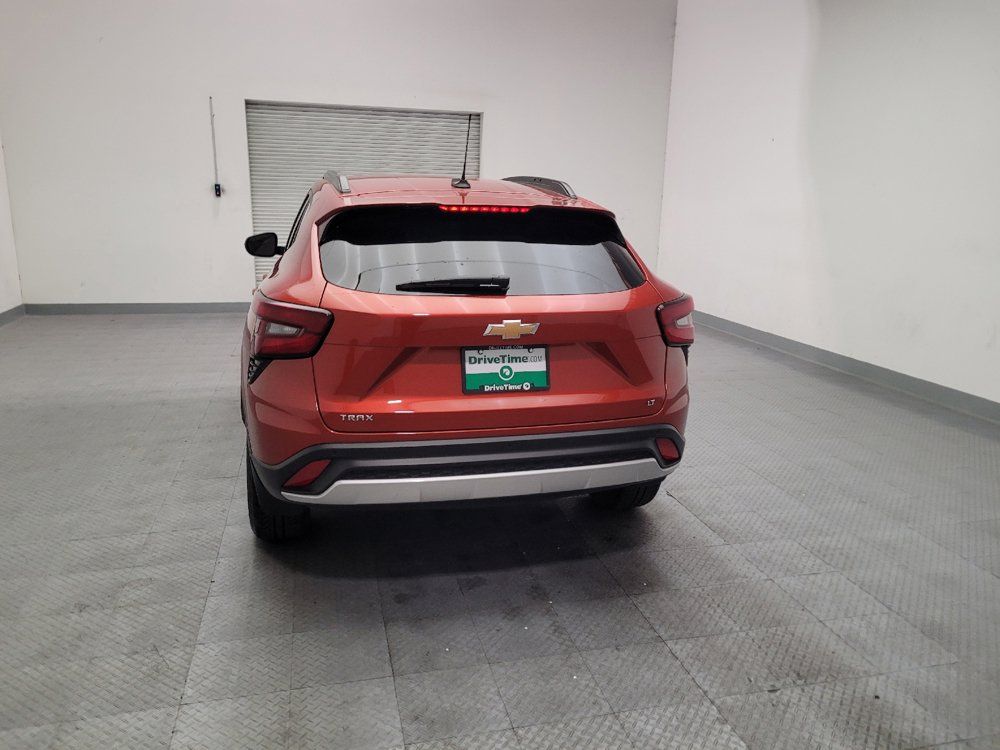 Used 2024 Chevrolet Trax LT w/ Driver Confidence Package FWD image 6