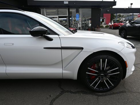 Used 2022 Aston Martin DBX AWD/4WD image 11