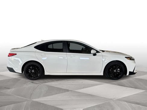 Used 2025 Toyota Camry SE FWD image 9