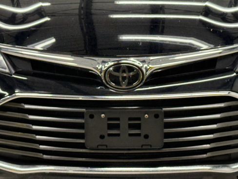 Used 2018 Toyota Avalon XLE Premium FWD image 5