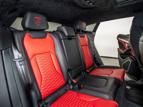 Used 2021 Lamborghini Urus AWD/4WD image 44