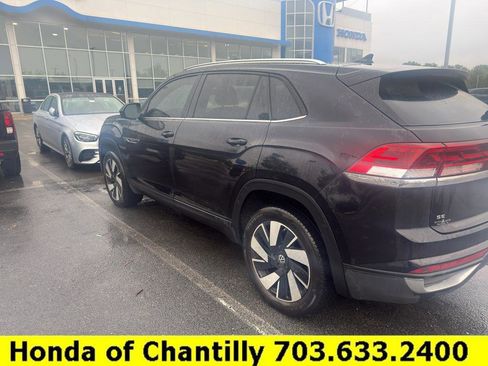 Used 2024 Volkswagen Atlas Cross Sport SE AWD/4WD image 3