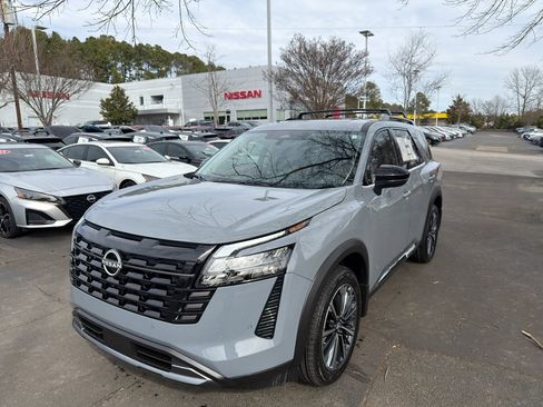 New 2026 Nissan Pathfinder Platinum image 3