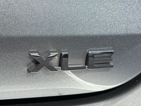 Used 2020 Toyota Highlander XLE AWD/4WD image 12