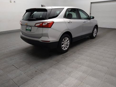 Used 2019 Chevrolet Equinox LS FWD image 9