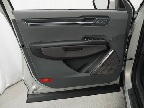 Used 2024 Kia EV9 Land image 45