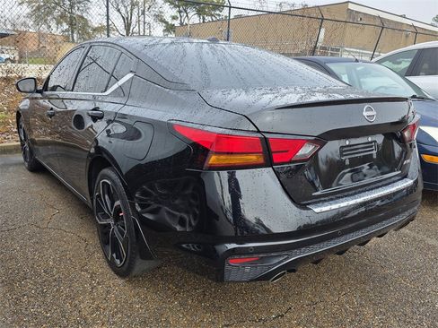 Used 2023 Nissan Altima 2.5 SR w/ SR Premium Package image 11