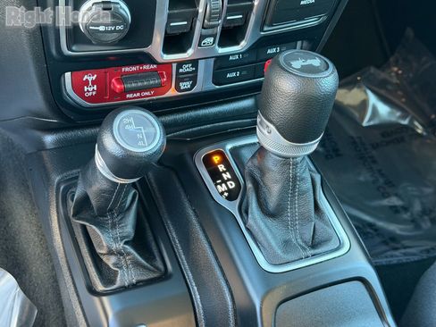 Used 2024 Jeep Wrangler Rubicon image 28