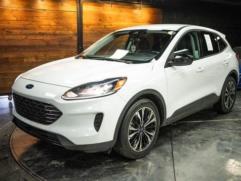Used 2022 Ford Escape SE w/ SE Sport Appearance Package image 2